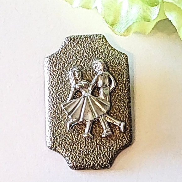 SQUARE DANCING VINTAGE SCARF CLIP - Picture 1 of 6
